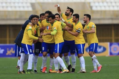 تهدید بازیکنان تیم فوتبال صنعت نفت به غیبت در جام حذفی