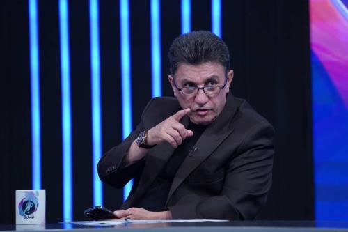 عکس ساعت ۵، ۵۰۰، ۰۰۰، ۰۰۰ تومانی امیر قلعه نویی در برنامه فوتبال برتر