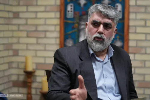 آمریکا ویزا نمی دهد چون می ترسد آنجا سلام نظامی بدهیم