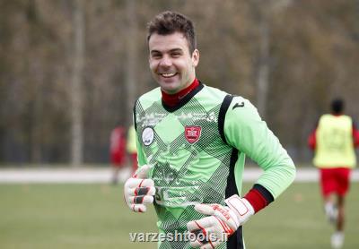 دروازه بان تیم فوتبال پرسپولیس سه شنبه به تهران می آید